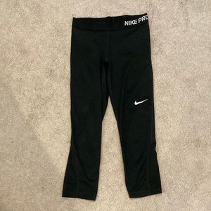 Cropped Nike Pro leggings